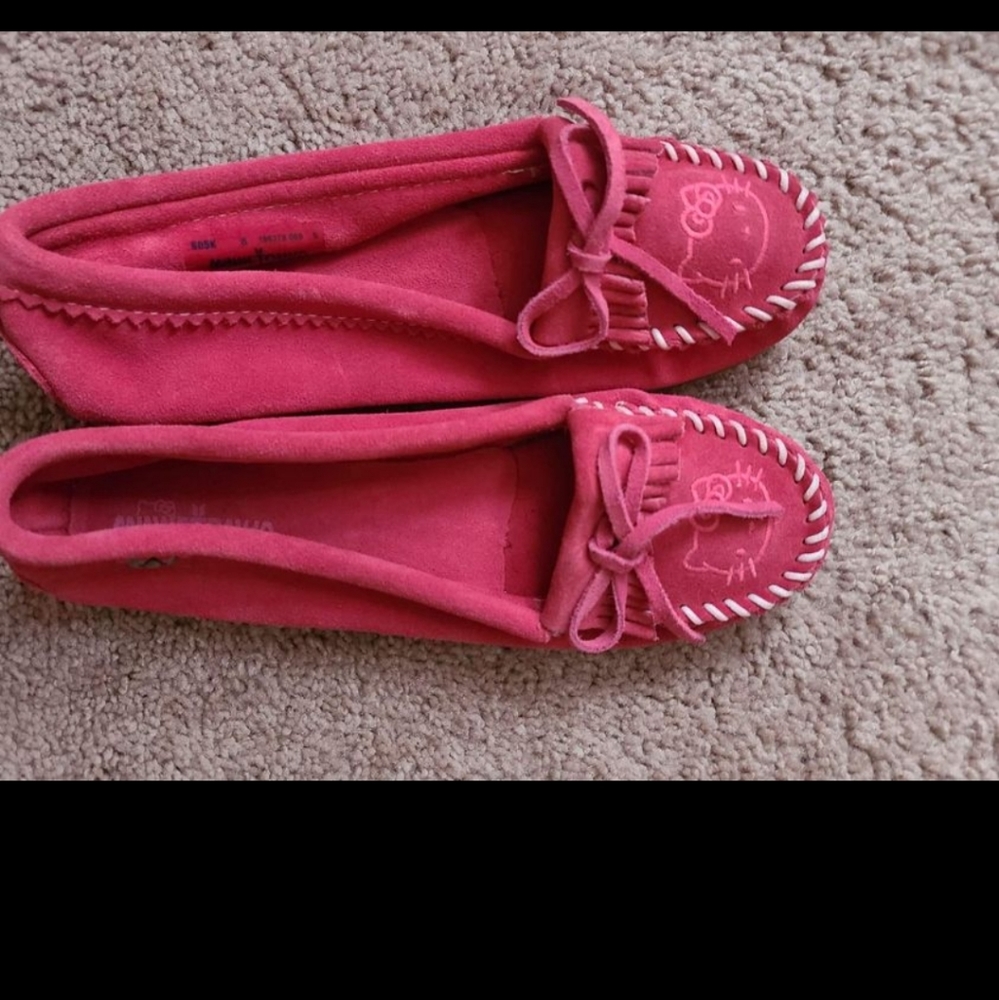 Hello Kitty Suede Minnetonka Moccasins. Size 8
